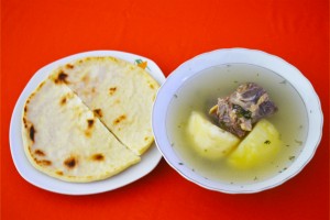 CALDO DE COSTILLA