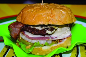 HAMBURGUESA CON TOCINETA