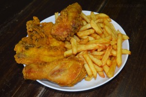 1/4 DE POLLO A LA BROASTER  ( 3 PIEZAS)