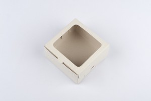 Caja de cartón 10x10x5cm (S) con Ventana de acetato CRUDO (B2-P1-E7-A3-B)